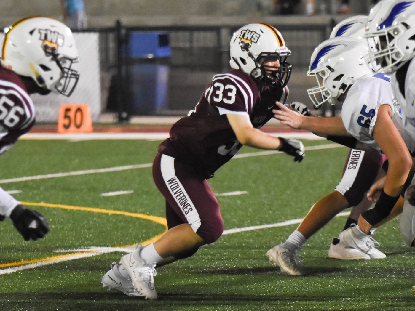 Yumin, number 33, on the defensive line during a football game